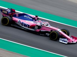 Pérez Mendoza concluyó en el décimo sitio de 13 pilotos que entraron en actividad este miércoles, por delante de los dos Mercedes. AP / J. Monfort