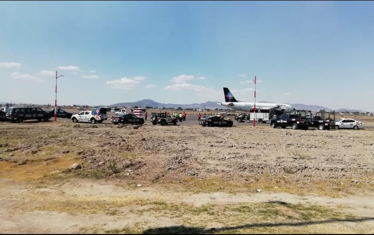 Una llamada telefónica alertó de un intento de sabotaje, por lo que la aeronave fue llevada a una pista lejana para su revisión. TWITTER