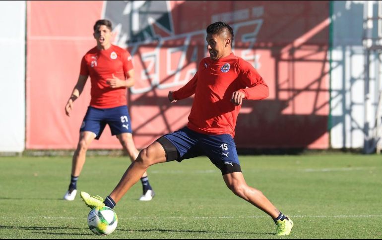 De consolidarse, Alfaro podría ser una alternativa para la zaga de Chivas, la mejor del torneo hasta ahora. TWITTER/@Chivas