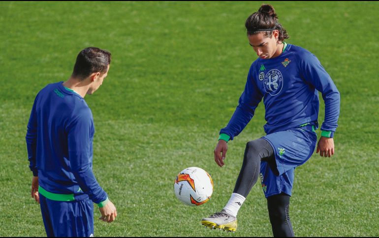 Diego Lainez está contemplado para jugar con el Betis este día ante el Stade Rennais. EFE