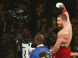 Saúl Álvarez expondrá sus fajines de peso medio del CMB y del AMB ante Daniel Jacobs. MEXSPORT