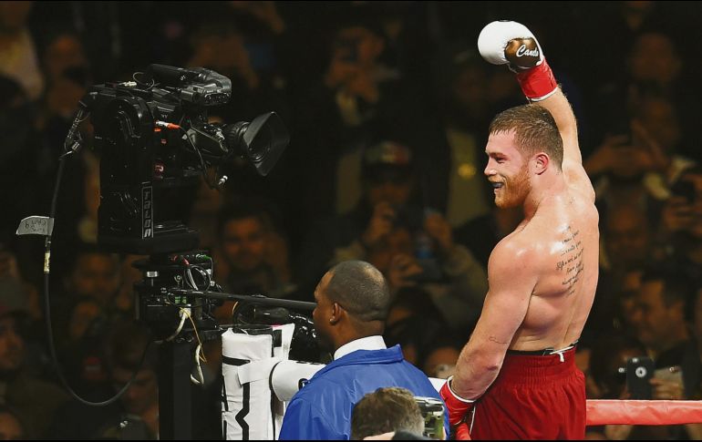 Saúl Álvarez expondrá sus fajines de peso medio del CMB y del AMB ante Daniel Jacobs. MEXSPORT