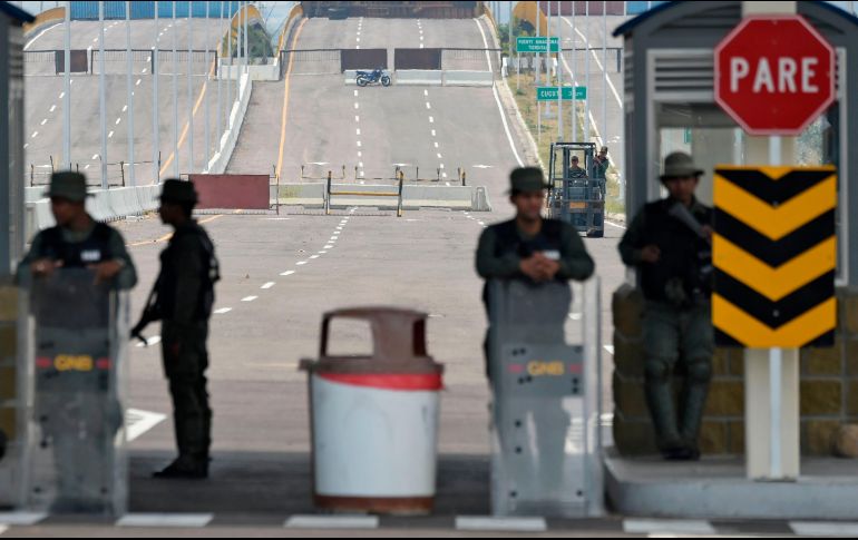Maduro no permite que ingrese la ayuda humanitaria a Venezuela, algo que Guaidó estableció como una prioridad. AFP / J. Barreto
