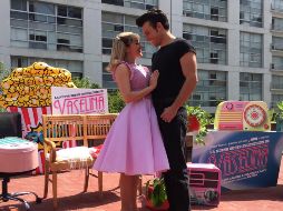 Ambientado en los años 50, el musical rinde homenaje a la cinta 