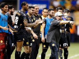 ''Yo soy un hombre muy agradecido. El futbol me dio todo y puedo decir que estoy en un plantel maravilloso'', dijo Maradona tras empatar el miércoles en la copa MX ante Querétaro. AP / ARCHIVO