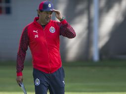 Apenas llegó al aeropuerto de Guadalajara, Cardozo corrió al autobús del equipo, ya que el entrenamiento de hoy es vital en lo táctico.  MEXSPORT/ARCHIVO