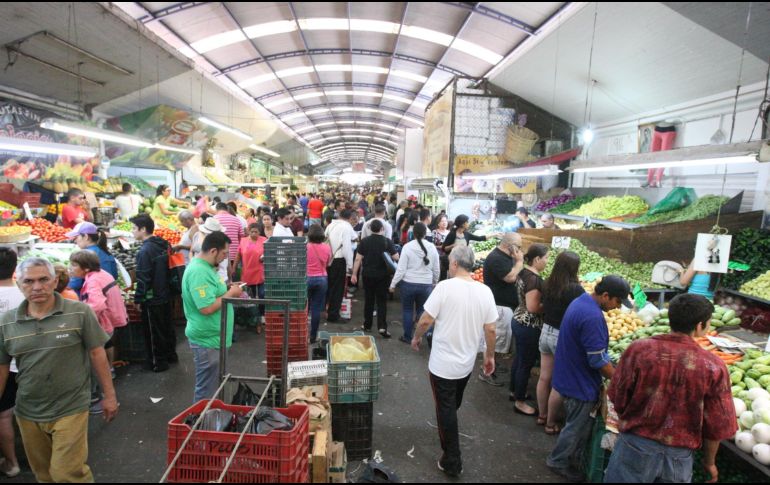 La central genera de 10 mil a 15 mil empleos directos y más de 100 mil indirectos, según Salvador Hernández, presidente de la Unión de Comerciantes del Mercado de abastos. EL INFORMADOR / ARCHIVO