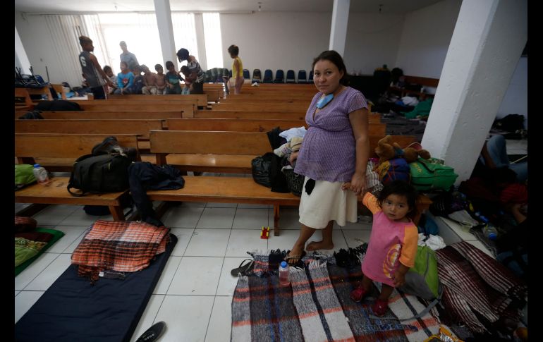 Como las caravanas del año pasado, ésta se caracteriza por la presencia de niños que viajan con sus familias. El albergue les permite resguardarse y alimentarse antes de continuar su trayecto.