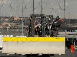 EU instala alambrado de púas en cruces con Ciudad Juárez