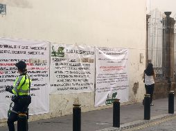 Por la mañana, afuera del Consejo de la Judicatura se colocaron mantas en las que se exigió la vinculación a proceso de Sergio Salvador Peña Sánchez, juez Octavo de Control en Materia Penal, y de Roberto Avilés, ex agente ministerial. EL INFORMADOR/E. Barrera