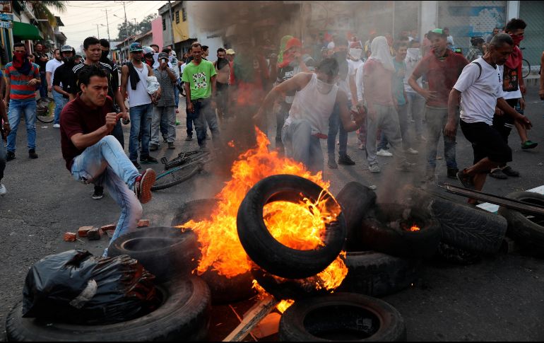 Los enfrentamientos comenzaron temprano en la localidad venezolana de Ureña, fronteriza con la ciudad colombiana de Cúcuta. AP/R. Abd