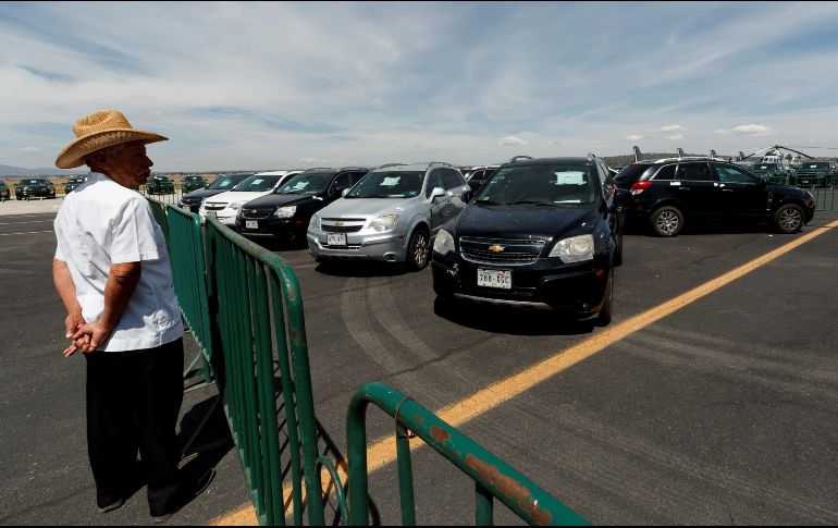 Vista de autos blindados durante la subasta de vehículos oficiales. EFE/J. Méndez