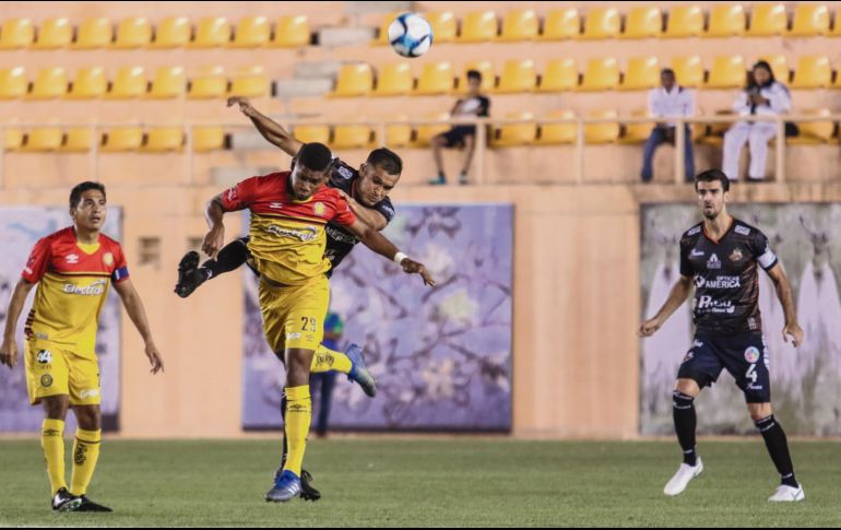 Leones Negros no pudo mantener su ventaja en el marcador y a cuatro minutos del final fueron igualados por los Alebrijes. ALEBRIJES DE OAXACA