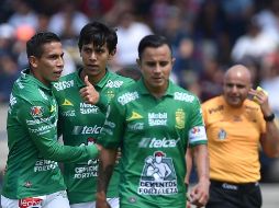 Macías (C) es el mejor anotador mexicano del Clausura 2019 con cinco tantos.  AFP/R. Arangua