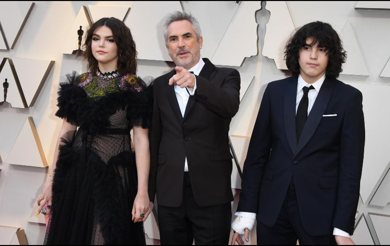 Alfonso Cuarón y sus hijos, Tess Bu Cuarón y Olmo Teodoro Cuarón. AFP / M. Ralston
