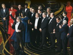 El director Peter Farrelly recibe el Oscar a Mejor película en la ceremonia realizada anoche en el Teatro Dolby de Los Ángeles, Estados Unidos. REUTERS