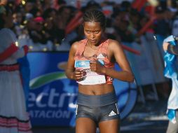 Afera Godfay no tuvo rival en la rama femenil y es la mujer más veloz en la historia del 21K tapatío. EFE / F. Guasco