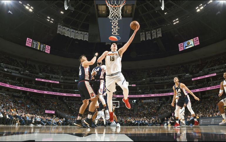 Nicola Jokic (#15) fue un dolor de cabeza para los Clippers. AFP / G. Ellwood