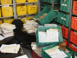 En completo desorden se encuentran los documentos que contienen los padrones del transporte público. ESPECIAL