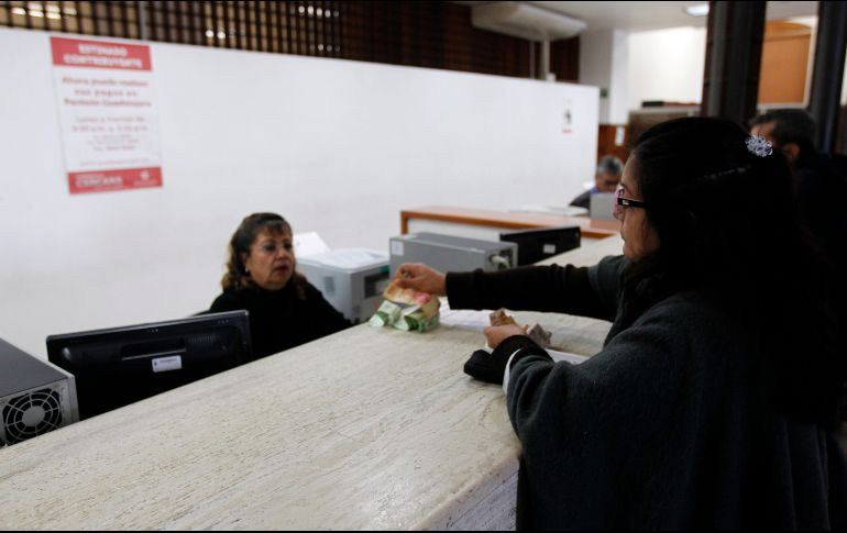 El impuesto se puede pagar en línea, recaudadoras municipales, unidades de la Cruz Verde,  oficinas del Gobierno municipal, kioscos electrónicos, bancos y tiendas de conveniencia. EL INFORMADOR/Archivo