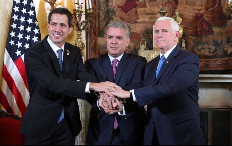 En la imagen Guaidó (izq), el presidente Colombiano, Iván Duque (centro) y Mike Pence, vicepresidente de EU (der).  AP / M. Mejía