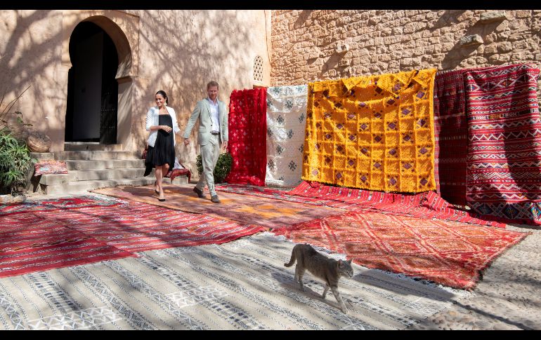 Meghan, duquesa de Sussex, y el príncipe Enrique de Inglaterra visitan el jardín andalusí en Rabat, Marruecos. REUTERS/F. Arrizabalaga