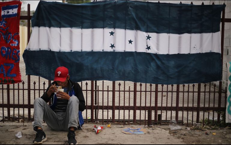 En lugar de esperar durante meses, o años, en Estados Unidos mientras dura el proceso, esperan en México. EFE/ ARCHIVO