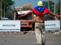 Los enfrentamientos violentos en puntos fronterizos comenzaron el sábado pasado durante la entrega de ayuda humanitaria a Venezuela. AFP / R. Arboleda