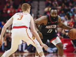 James Harden (#13) acumuló 32 juegos consecutivos anotando al menos 30 puntos. REUTERS / T. Taormina