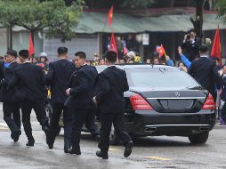 Precedido por un gran dispositivo de seguridad motorizado que incluye efectivos vietnamitas y norcoreanos, la limusina que transportó a Kim recorrió el centro de la capital vietnamita hasta llegar al hotel Meliá, donde se hospedará. REUTERS