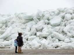 "Tsunami de hielo" surge de lago en Canadá y EU