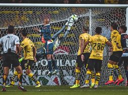 El pase a la siguiente ronda se tuvo que definir desde los once pasos, luego de que en el tiempo regular terminaron 1-1. TWITTER / @FuerzaMonarca