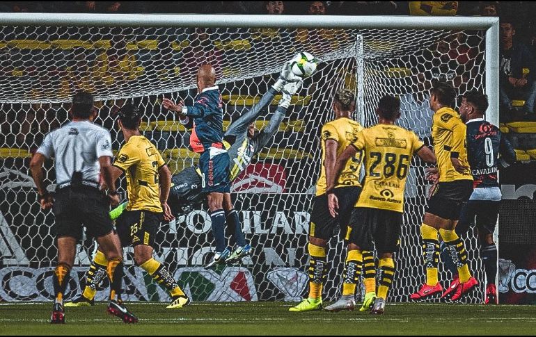 El pase a la siguiente ronda se tuvo que definir desde los once pasos, luego de que en el tiempo regular terminaron 1-1. TWITTER / @FuerzaMonarca