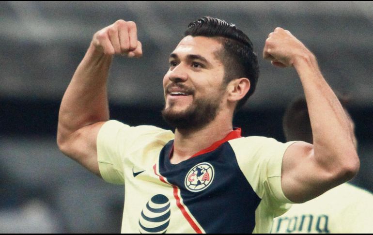 Henry Martin celebra tras conseguir uno de sus dos goles ayer ante los Tuzos del Pachuca. NOTIMEX