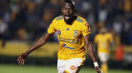 El ecuatoriano Enner Valencia festeja uno de sus tres tantos en la goleada de los Tigres al equipo costarricense. MEXSPORT