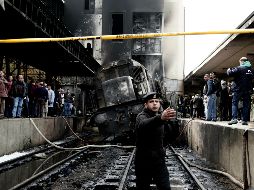 Según las autoridades, la locomotora -que había estado en un taller de mantenimiento- entró con exceso de velocidad en la estación colisionando contra el freno de uno de los andenes 