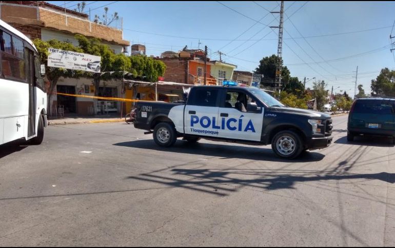 De acuerdo con testigos en el lugar, el causante escapó a bordo de una camioneta gris Toyota Tacoma. ESPECIAL