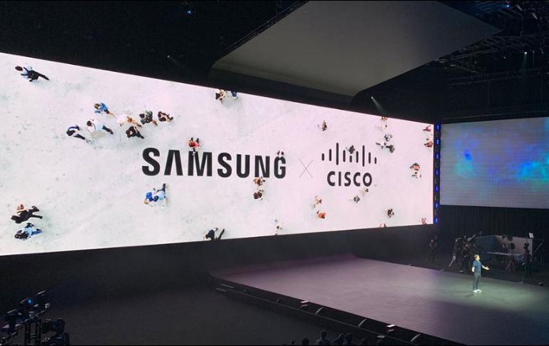 El video y los comandos que controlan al robot se transmiten mediante una red 5G, por lo que se disminuyen considerablemente los problemas derivados del tiempo de reacción de una máquina en un entorno real.  TWITTER / @Cisco