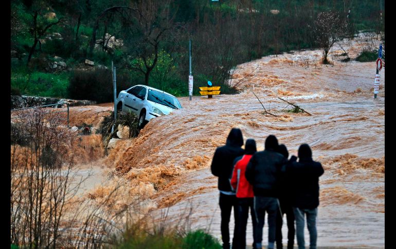 Una calle inundada en las afueras de Jerusalén luego de lluvias torrenciales. AFP/A. Gharabli