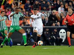 Guardado (I) inicia como titular y es sustituido al 79'. AFP/J. Jordan