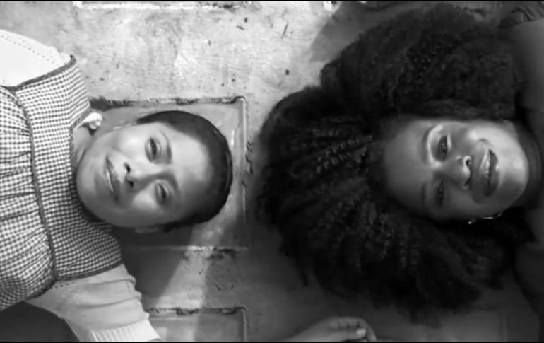 El video cuenta con la participación principal de la actriz Uzoamaka Nwaneka 