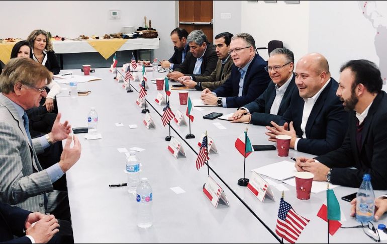 Enrique Alfaro en reunión con ejecutivos de Sanmina. La empresa instalará en Jalisco su laboratorio de innovación digital. FACEBOOK/EnriqueAlfaroR