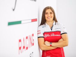 Calderón se convirtió en la primera mujer latinoamericana en conducir un automóvil de la F1 de forma oficial en el circuito Hermanos Rodríguez de la Ciudad de México. TWITTER / @alfaromeoracing
