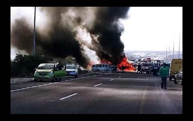 Luego de la colisión, se registró un incendio en la zona. ESPECIAL