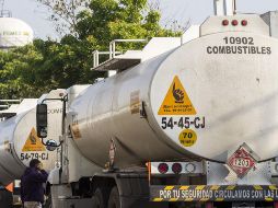 La Policía Federal recibió una denuncia en la que se señalaba que a una empresa de gas ubicada en la carretera El Grullo, Ciudad Guzmán, llegaban tanques, tipo pipa, en los que se almacenaba hidrocarburo.