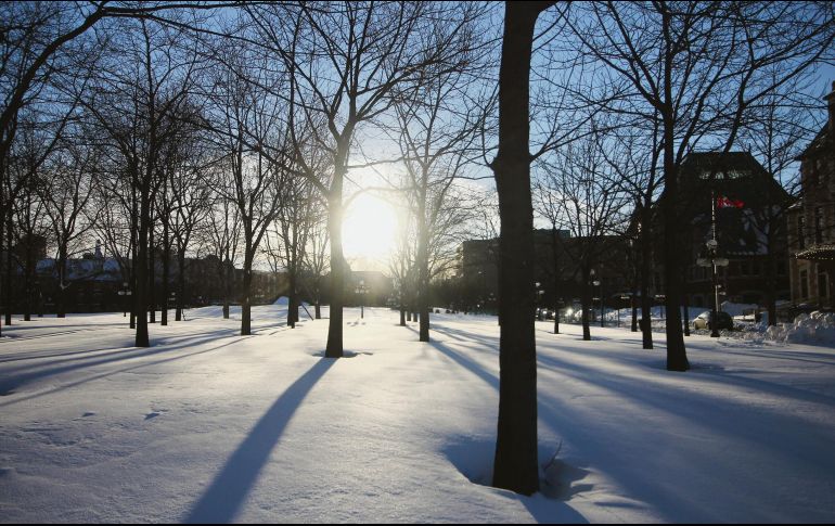 Un bello atardecer. En invierno, desde las 16:00 horas el Sol comienza a despedirse del firmamento. CORTESÍA / @PACOESCRITOR
