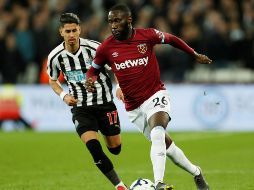 El mexicano jugó 70 minutos y provocó un penal a favor de su Equipo. REUTERS