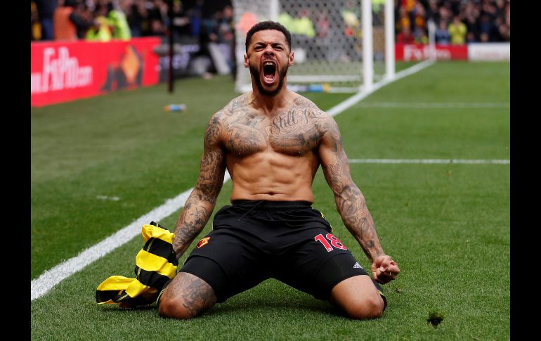 Andre Gray, del Watford, celebra su gol ante Leicester City, con el que su equipo venció 2-0 en partido de la Liga Premier inglesa disputado en Watford. REUTERS/M. Childs