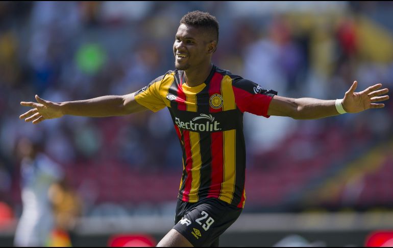 El panameño Jorlian Sánchez abre el marcador para los universitarios al 50'. MEXSPORT/ARCHIVO