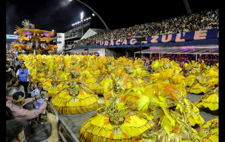 Unos 30 mil asistentes observaron el desfile desde los graderíos.